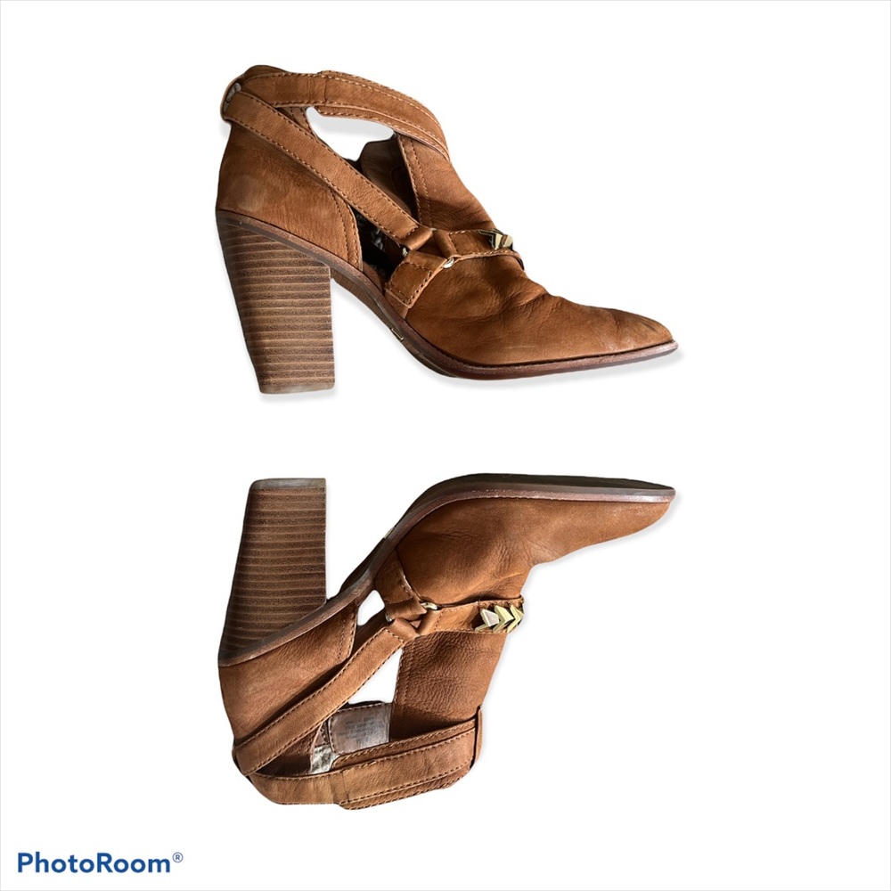 GIANNI BINI BROWN LEATHER ANKLE STRAP WOODEN BLOCK HEELS. GOLD DETAILS. SZ: 8.5